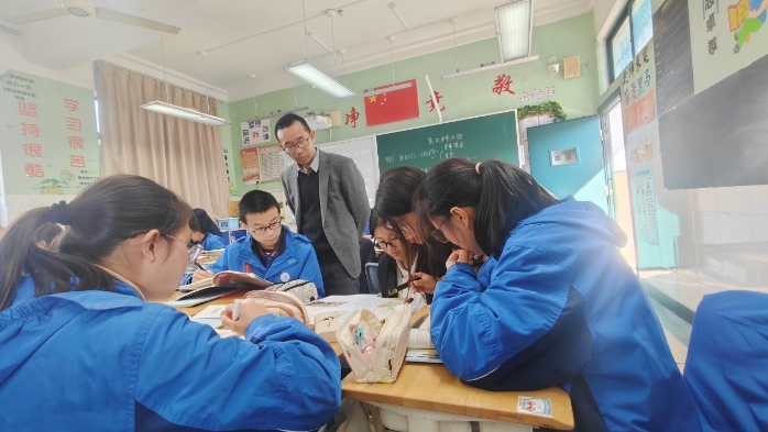 启明星教师洪烁虹开课 交互式白板点亮智慧课堂